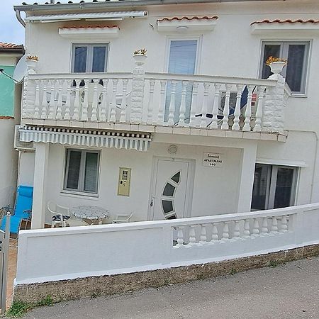 Apartmani Ana-Lora Lopar Exteriér fotografie