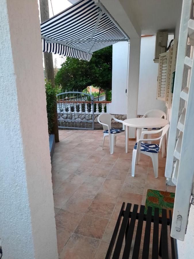 Apartmani Ana-Lora Lopar Exteriér fotografie