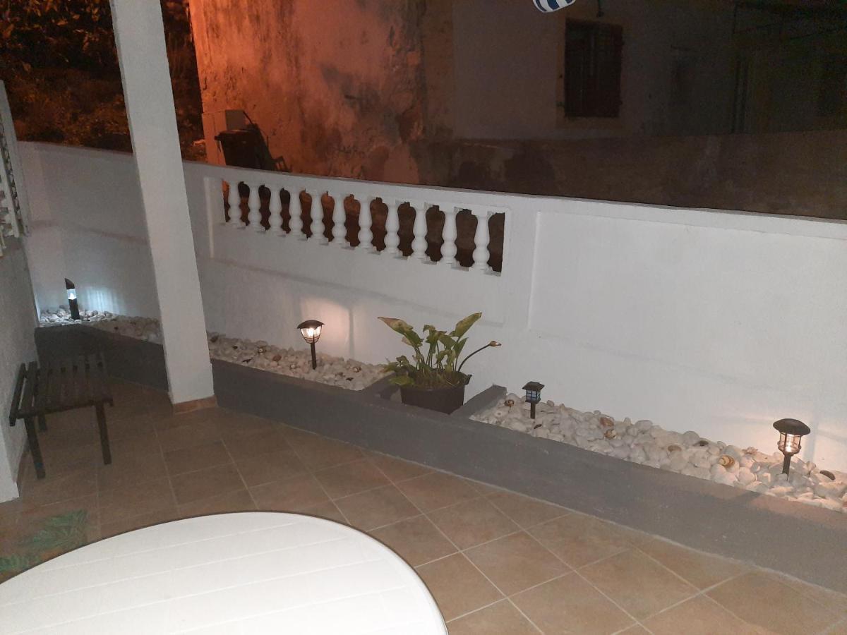 Apartmani Ana-Lora Lopar Exteriér fotografie