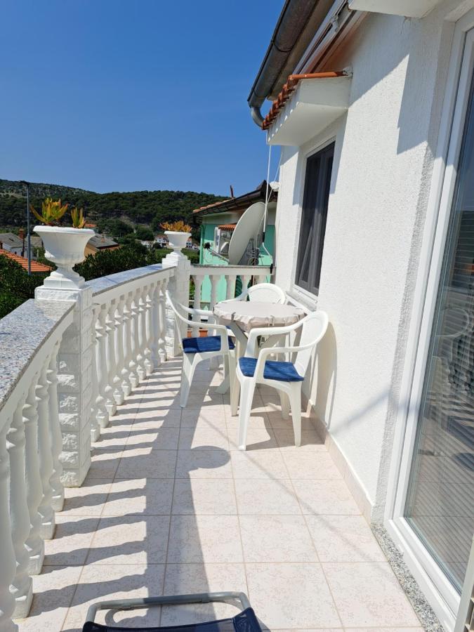 Apartmani Ana-Lora Lopar Exteriér fotografie