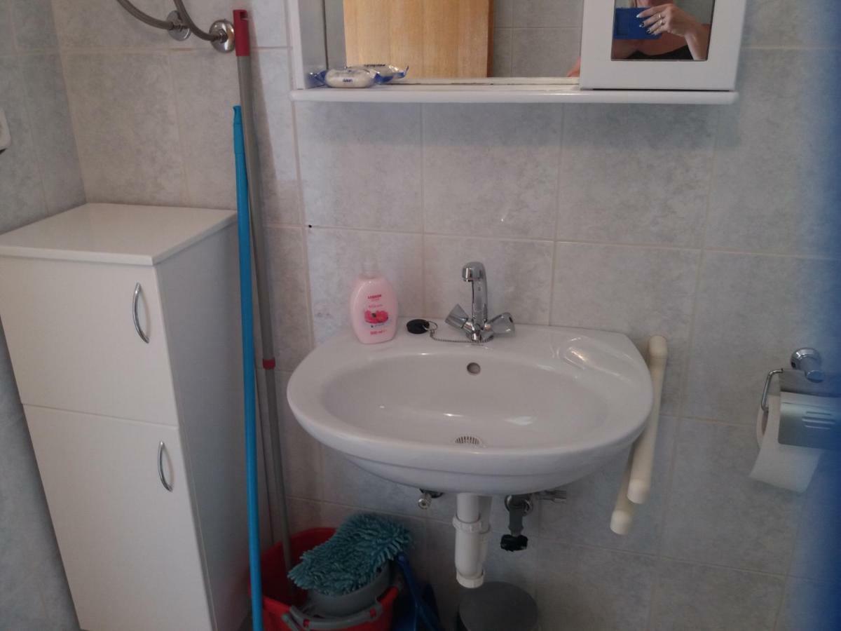 Apartmani Ana-Lora Lopar Exteriér fotografie